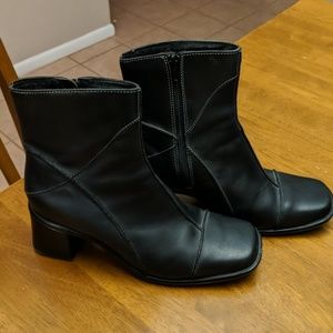 Clarks black genuine leather boot size 8